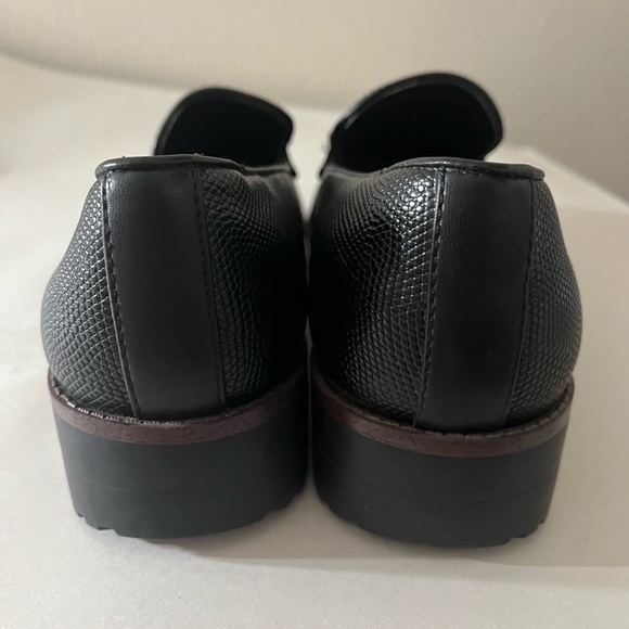 Aldo Yolanda Black Loafer with gold tone bar logo slight wedge size 10 - Picture 5 of 6